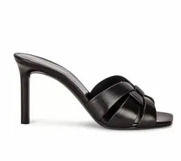 Berömda olika stilar kvinnor sandaler toppkvalitet hyllning stilett klackar sandaler patent läder mules mode high heel ter lyx designer med låda