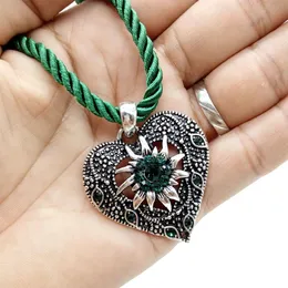 Kolye Kolyeleri Çok renkli Edelweiss Vintage Lanyard Kolye Kalp Şekli Kadınlar için Graved Charm Party Mücevher Toptanpense