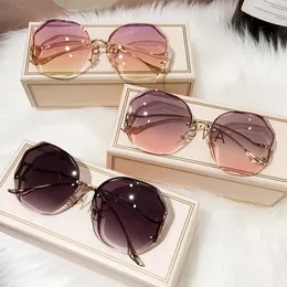 Solglasögon 2022 Dammode Båglös Vintage Gradient Solglasögon Design För Kvinnlig Stor Båge Metall Okulary UV400