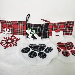 Stor högkvalitativ julstrumpa Pet Dog Plaid Paw Santa Socks Candy Sock Bags Festival Present Bag Decor DD