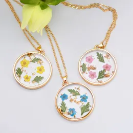 Kreatywne przezroczyste żywice okrągłe wisiorki kolorowe suszone kwiaty geometryczne naszyjniki dla kobiet dziewczęta imprezowy prezent biżuterii