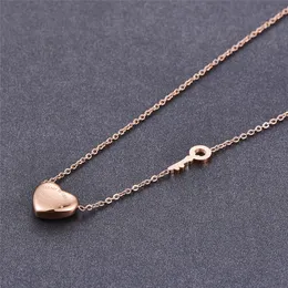 En Kaliteli Kadın Lüks Tasarımcı Kolye Klasik Kalp Aşk Kolye Titanyum Çelik Müte Mücevherleri 2024 007