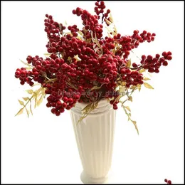 Dekorativa blommor kransar festliga fest levererar hem trädgård 5 grenar jul konstgjord röd bär Holly bär träd dekor för Xmas