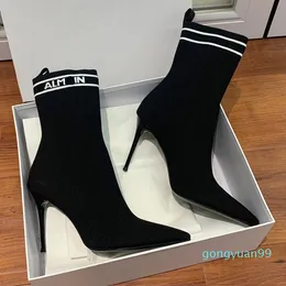 2022 BOTAS TORNAS SAPATO DE MAPAGEM FOMENS TOPA QUALIDADE DE MINDO ELITAS DE ELTASTE Designer de botas de metal salto de metal dos dedos fábricas elásticas de botas elásticas