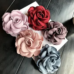 Pinos broches tecidos corean de alta qualidade Camellia grande estágio de flores de uso duplo colarinho pino de lapela de broche para mulheres kirk22