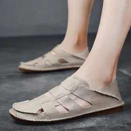 Sandaler män skor mjuk sula sapatos maskulinos casuais utomhus andningsbar anti slip casual för 2022 loafers man hög kvalitetssandaler