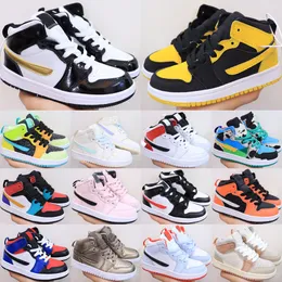 Topp 1 Basketskor för mellanstora barn Classic Jump 1S Pojkar Flickor Sneakers New Love Patent Svart Guld Clover Phantom Top 3 Rosa Foam Småbarnsskor storlek 22-37