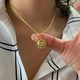 Anhänger Halsketten Vintage Sonne und Mond Halskette für Frauen Edelstahl zierliche Goldkette Boho Celestial Schmuck Collier FemmePendant