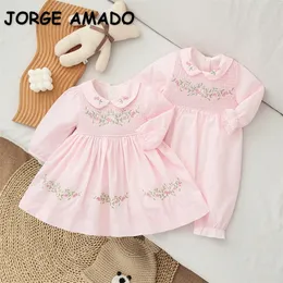 Família da primavera Comparação de roupas irmãs de mangas compridas Romper floral rosa vestido com faixas roupas fofas e9188 220426