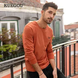 Kuegou 100%면 봄 패션 의류 남성 티셔츠 긴 소매 간단