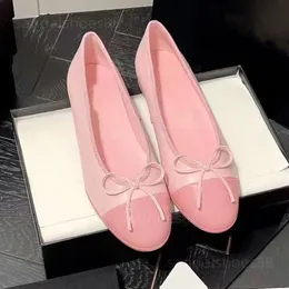 Balettlägenheter kvinnor skor äkta läderdesigners ballerinas loafer platt damer glid på bekväm svart beige rosa vit klänning sko för festarbete bröllop