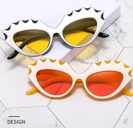 Spring Woman Spersonalized Cat-Eye Fashion Runway Solglasögon Decoration för Summer Beach och tar cykel Travel Modellerande damer Ögongglasögon