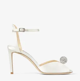 Brud sandal lyxdesigner skor kvinnor klänning sko sacora balett platt kik tå pumpar bröllop vit pärla ihåliga ord spänne kvinnliga sandaler med ruta 35-43