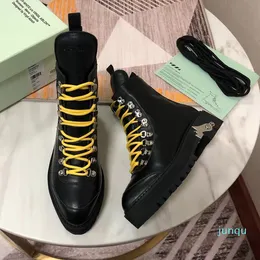 2022-Neues Produkt Schwarze, klobige Plateaustiefel, spitze Zehen, lässige kurze Stiefel, weibliche Straßenmode, Leder-Wander-Schnürschuhe, Luxus-Designer-Stiefel