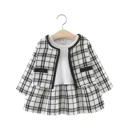 赤ちゃんガールズコートアウターウェアの衣装の服装のためのセット最初のクリスマスパーティードレス+ジャケットトップ1年の洗濯服ファッションスーツ220326
