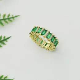 Fedi nuziali Moda di alta qualità Baguette Verde Cz Geometria Fidanzamento Eternity Band Per le donne Ladies Charm Party Gift Jewelry Wynn22