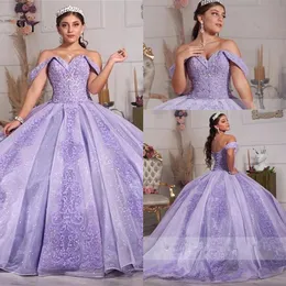 فستان كرة الأميرة الأرجواني الفاتر ثوب كوينسيانرا منتفخ قبالة الكتف