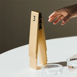 Ristorante creativo verticale su due lati personalizzato chiamato tabella di posizione del pasto con targa 220706