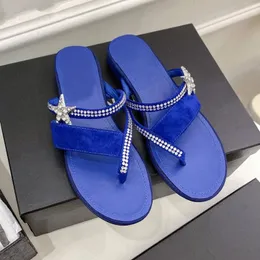 Summer Beach Sandals Flat Heel Slippers Bling Bling Crystal Designer Flip Flops 2022 New Arrival Ladies Mules Shoes Women Slides