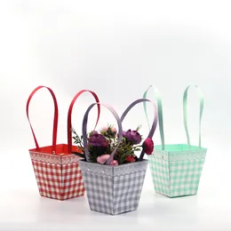 300 Pz/lotto Creativo Fioriera Pieghevole Con Tote Portatile Impermeabile Fiorista Bouquet Custodia per Imballaggio Candy Snack Wrapping Basket