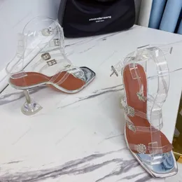 Lyxdesigner Amina Muaddi X Awge Sandaler Nya klara Begum Glass PVC Crystal Transparent Slingback Sandal Heel Pumpar Robyn utsmyckade khaki sandaler skor