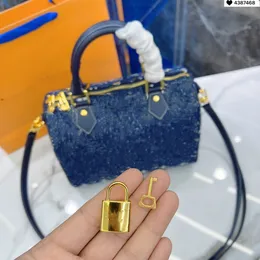 2022Nuova borsa a tracolla firmata per uomo e donna borsa a cuscino blu denim misura 26 cm