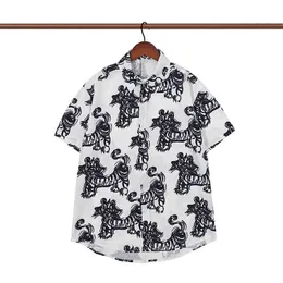 Hawaii floral short sleeve shirt men loose and easy to match summer thin shirt port wind INS fashion brand handsome coat