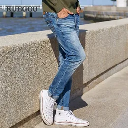 Kuegou Cotton Spandex Men's Casual Blue Jeans Men's Fashion Korean Style Slim Type Straight Jeans Pants Storlek KK-2923 201128
