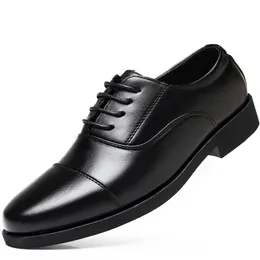 Business faux skórzane buty męskie oddychające gumy formalne sukienka buty męskie biuro mieszkania wesele obuwie mokassin homme 220321