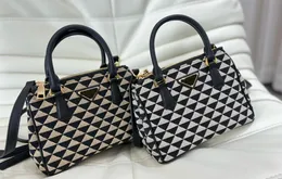 Alışveriş Çantaları tasarımcı kadın çantası Crossbody on go tote PU Deri tasarımcıları çanta Bayanlar için Yumuşak Messenger Çanta Geniş Omuz Askısı Retro dhgate