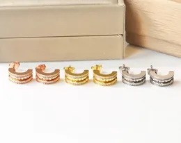 Europa América estilo moda estilo senhora mulheres aço inoxidável 18k ouro gravado b iniciantes bordas pavimentar diamantes rock stud brincos 1Pairs