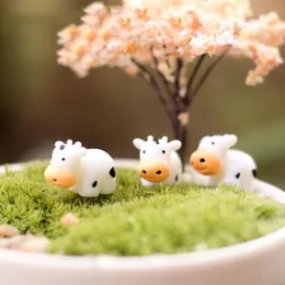 Andra festliga festförsörjningar 5st/Lot Mini Cows Simulering Djurfigur Födelsedagskakan Topper Garden Ornament Miniature Figurer Bonsai