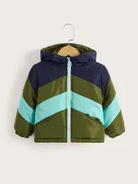 Cappotto invernale da bambino con zip e stampa Chevron SHE