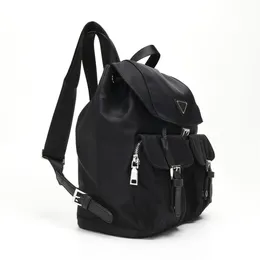 Borsa da viaggio zaino medio Re-Nylon di design Borsa con cerniera nera Borsa da trekking per esterni in metallo smaltato con triangolo in metallo con grande capacità 32-30-15 cm