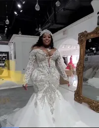 Plus storlek Arabiska sjöjungfru bröllopsklänningar 2022 Sparkly Långärmad kristall Beaded African Aso Ebi Ruffles Cathedral Tåg Utomhus Bridal Andra klänning