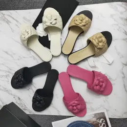 Birleştiren Logo Terlik Deri Camellia Accent Trim Süpelli Slaytlar Kadınlar Sandalet Ayakkabı Sıradan Flats Sandal Lüks Tasarımcılar Terlik Fabrika Ayakkabı