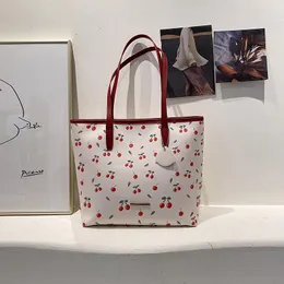 Kvällspåsar sommar söt körsbär mönster handväska designer pu läder axel väska stor kapacitet shopping tote mode ol pendlare