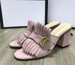 Klamra klasyczna ozdobiona metalowymi kotami pantoflami Heel High Cotton Sandały Kołowiny Klapki Klapki Gumowe Sole Tassels Buty