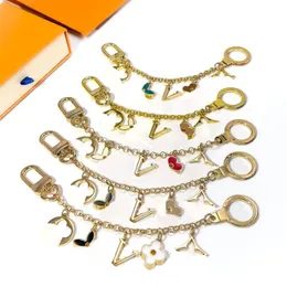Varumärke nyckelringar av hög kvalitet mode kvinnor män fashionabla handgjorda nyckelringar legering snygg spänne berömd designer lyxiga nyckelkedja M64526 väskor ring med låda