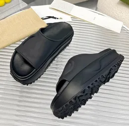 Top quality in the market lighter and non slip Slippers necessary for trendsetters simple without losing taste tpu Ladies Beach Roman more colur Sandals