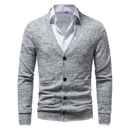 Męskie swetry męskie noszenie kieszonkową kieszonkową mody Wysokiej jakości szczupły dzianinowy sweter w dekolcie