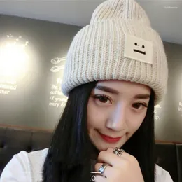 Beanie/Kafatası Kapakları Kış Moda Örme Şapka Kore tarzı All Maç Yuvarlak Yüz Sıcak Gülümseyen Tiktok Yün Kapağı Men Davi22