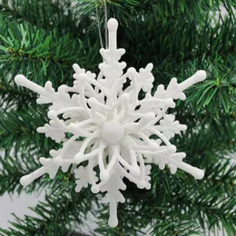크리스마스 장식 4pcs 눈송이 펜던트 흰색 3D 효과적인 플라스틱 장식 파티를위한 장신구