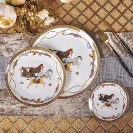 Jantar Placas de Luxo Guerra Cavalo Bone China Conjunto de Louça Royal Festa de Porcelana Ocidental Placa Ocidental Decoração Home 220307