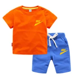 Yaz Kızlar Giysileri Setler Çocuklar Kısa Kollu T-Shirts Katı Elastik Bel Skinny Şort Setleri Sporcular 2 PCS Bebek Kız Kıyafetleri