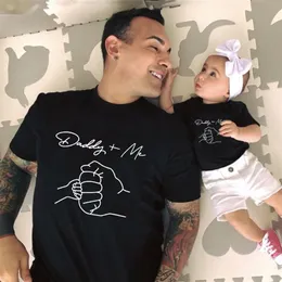 أبي وأنا مطابقة للقمصان Daddyme طباعة عائلة مضحكة مطابقة tshirts آباء يوم هدية الأب ابنة الابن ملابس الملابس 220531