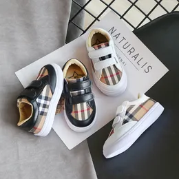 Sapatos de grife infantis sapatos de skate com padrão de luxo fashion xadrez para bebês primeiros andadores tênis para meninos e meninas 2 cores