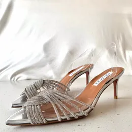 أحذية مصممين جدد من Aquazzura أحذية نسائية بكعب أحمر أسفل الكعب رفيع مع مشبك كريستالي لحفلات الزفاف وحذاء بكعب وحزام خلفي مثير 100٪ صندل جلدي نعل