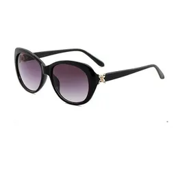 Luxury Designer Sunglass With Diamond Classic PC Frame Beach Sun Glasses For Men Women 5 Colors Optional Number 4048