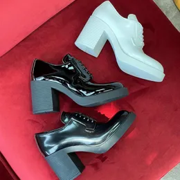 Kobiety jesienne zima moda wysoka grube obcas Gruby podeszwy buty z pompką 2022 Luksusowy projektant okrągły palca na prawdziwym skórzanym bumor